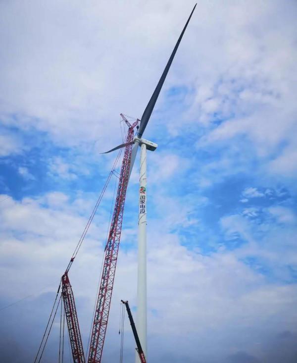 踐行新能源建設 河南葉縣風電項目完成首臺風機吊裝