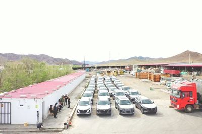 青河縣塔克什肯口岸 領(lǐng)跑新疆公路口岸貨運(yùn)，公路國(guó)際貨代功不可沒(méi)